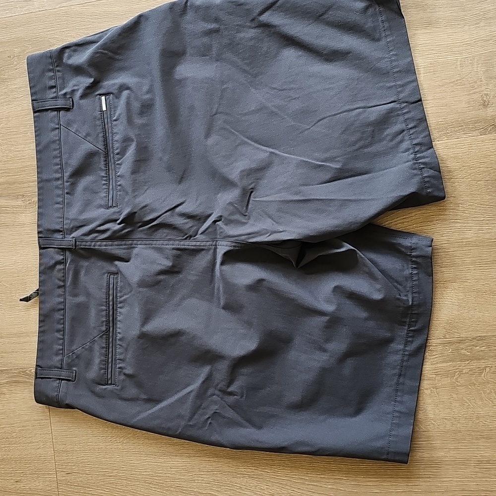Vuori Meta Short 8" Charcoal Mens Size 36 - Picture 5 of 6